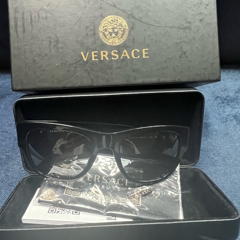 Versace Elegant Black Sunglasses